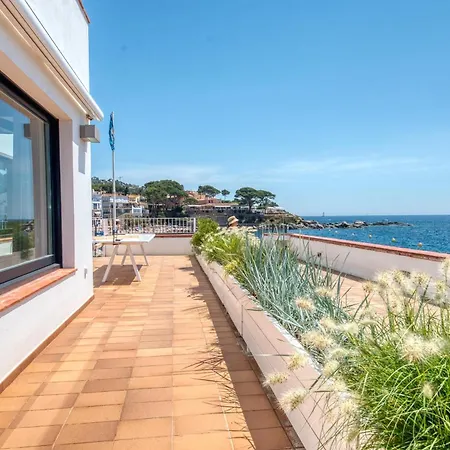 Casa Dins El Mar En Calella Calella De Palafrugell