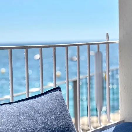 Casa Dins El Mar En Calella Ferienhaus *