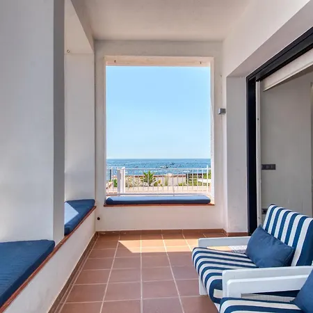 Casa Dins El Mar En Calella Ferienhaus